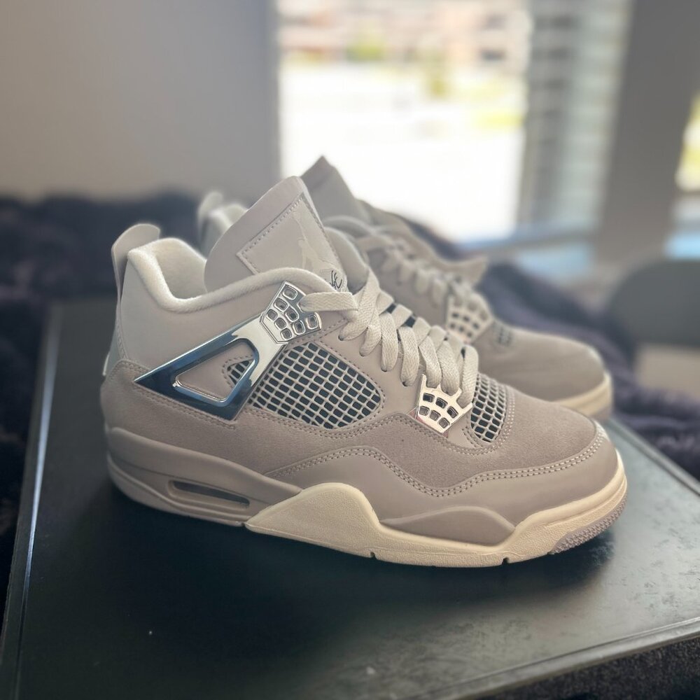 Nike Air Jordan Retro 4 Frozen Moments - Released Aug 2023 - Womens 8.5/Men 7